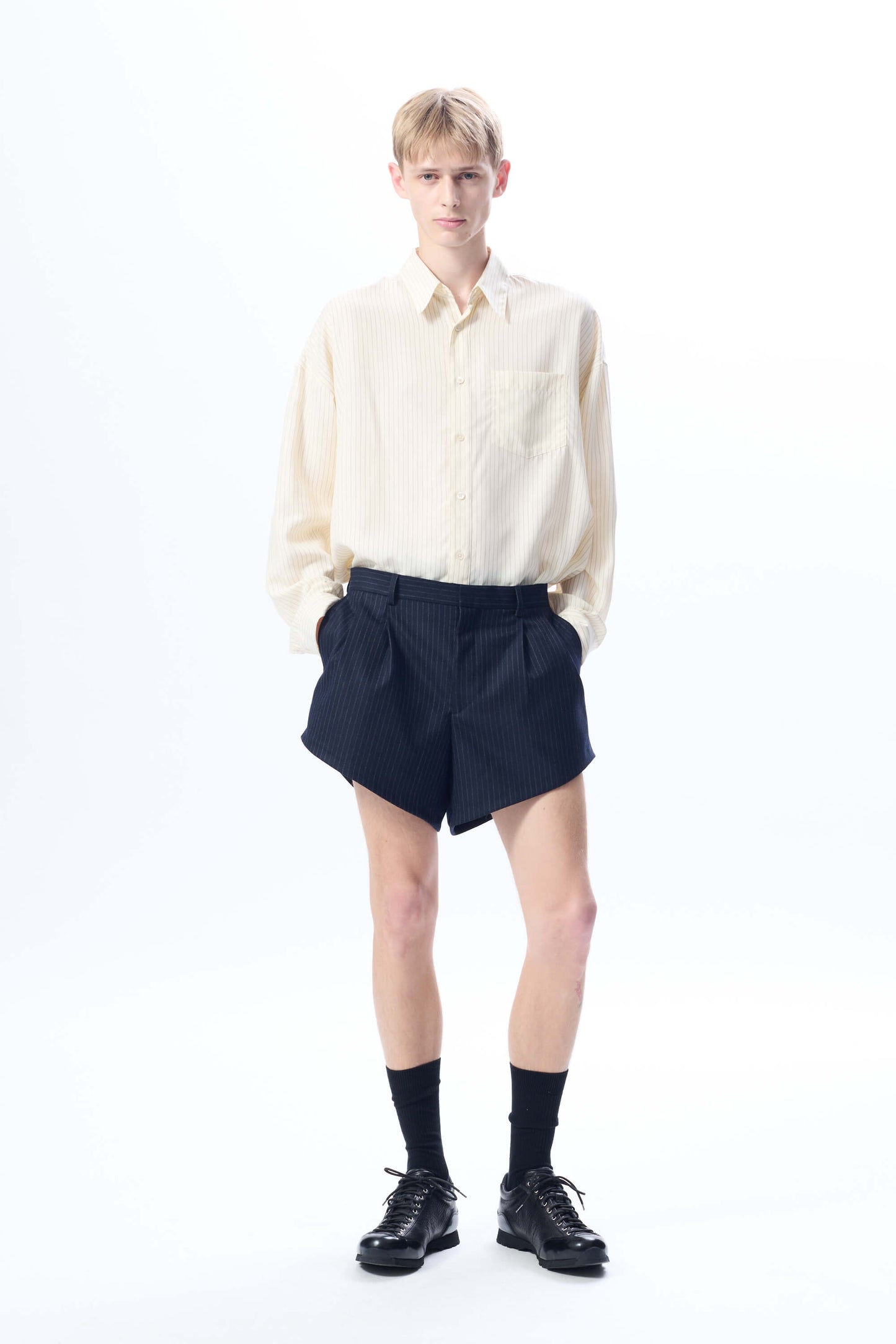 WIDE PLEATED SHORTS