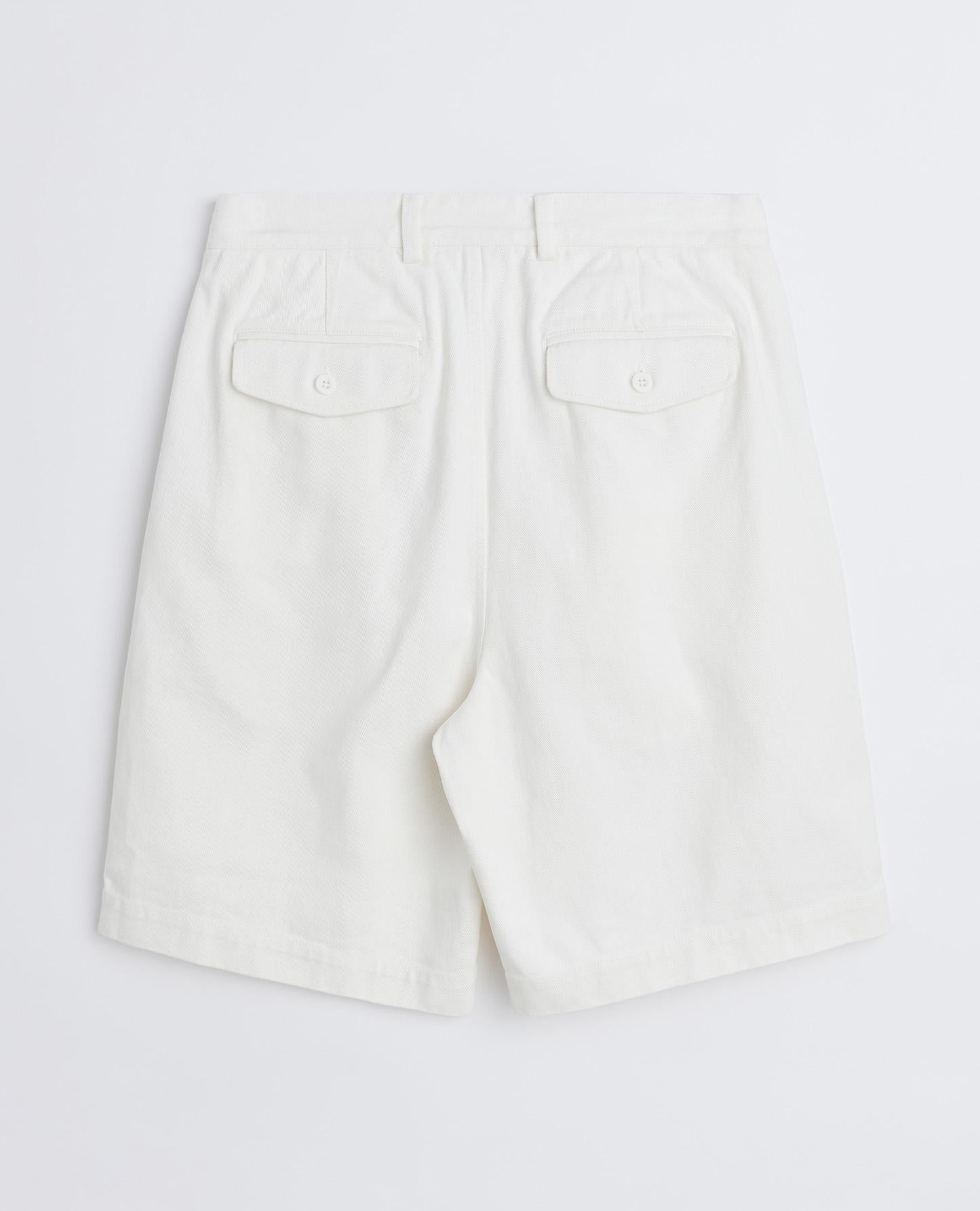 PLEATED SHORTS . WHITE